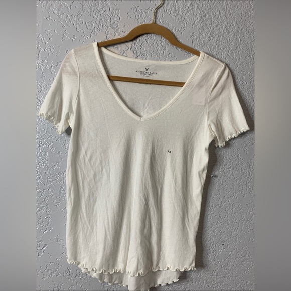 American Eagle Outfitters Tops - American Eagle women’s white t-tshirt Size XSmall NWT
